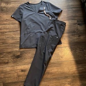 Women’s fig scrubs, size large top and bottom, gray